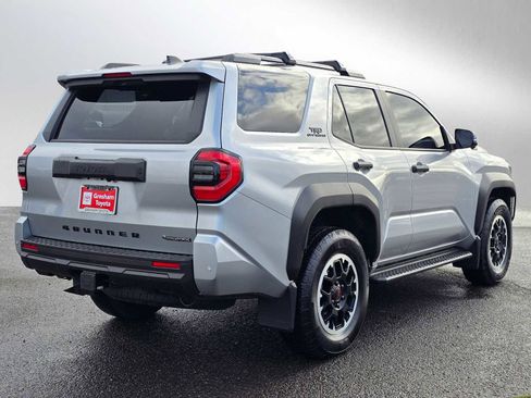 Certified 2025 Toyota 4Runner TRD Off-Road Premium image 3