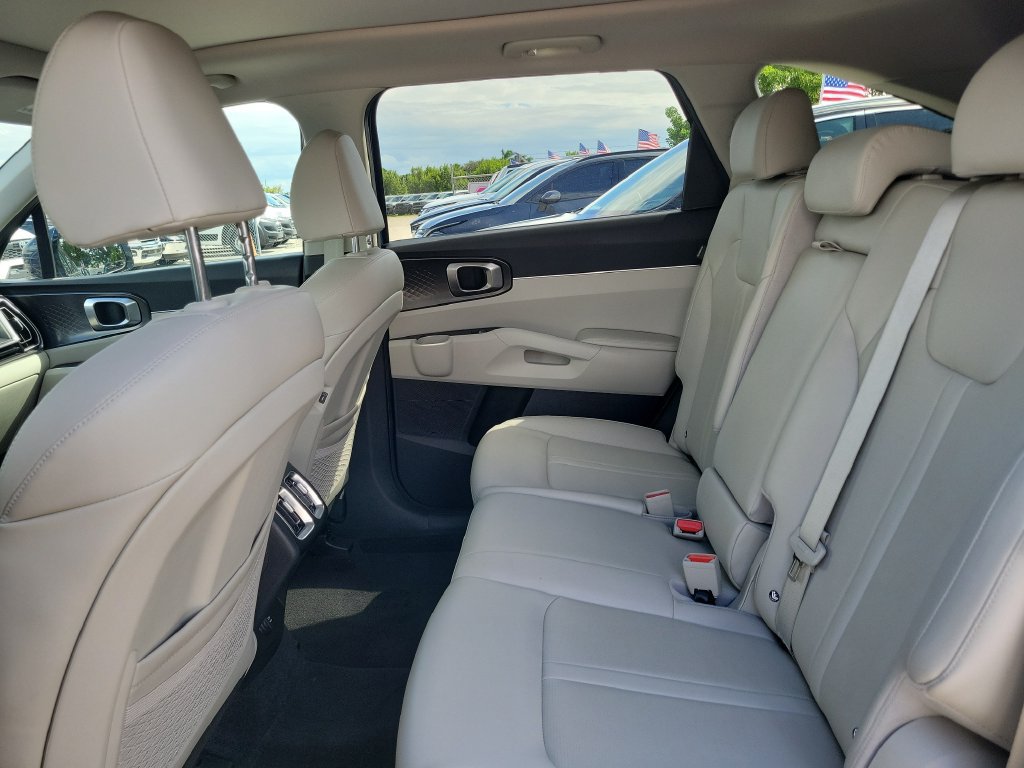 Used 2024 Kia Sorento S w/ Panoramic Sunroof Package FWD image 13