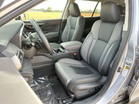 Used 2025 Subaru Outback Onyx Edition image 11