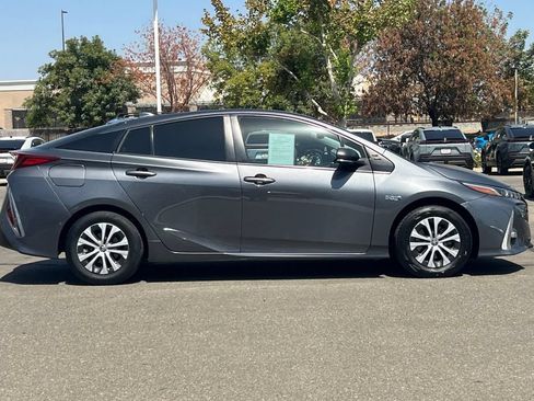 Certified 2021 Toyota Prius Prime Limited FWD image 3
