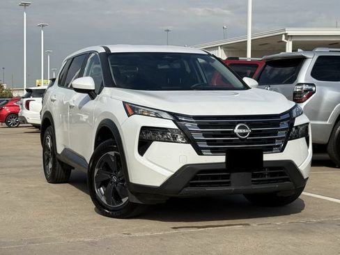 Used 2025 Nissan Rogue SV AWD/4WD image 2