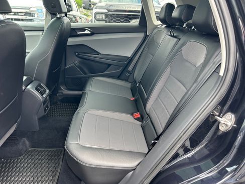 Used 2022 Volkswagen Taos SE w/ Panoramic Sunroof Package AWD/4WD image 11