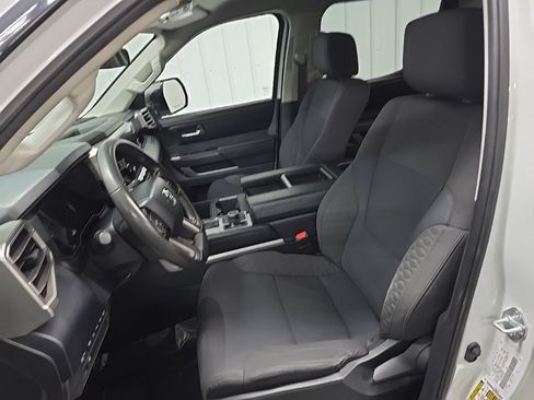 Used 2022 Toyota Tundra SR5 w/ SR5 Convenience Package AWD/4WD image 31