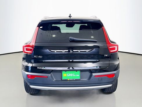 Used 2022 Volvo XC40 T4 Momentum FWD image 8