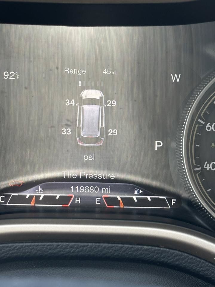 Used 2016 Jeep Cherokee Limited FWD image 5