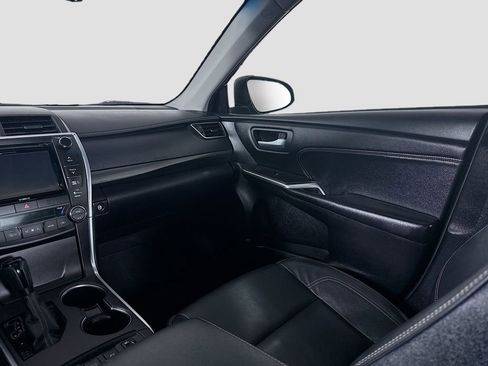 Used 2016 Toyota Camry XLE image 14