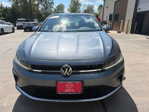 Used 2025 Volkswagen Jetta SE FWD image 8