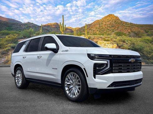 Used 2025 Chevrolet Tahoe High Country AWD/4WD image 2