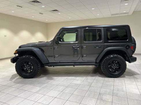 Used 2024 Jeep Wrangler Unlimited Sport AWD/4WD image 2