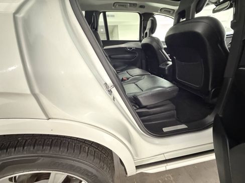 Used 2016 Volvo XC90 T5 Momentum FWD image 16