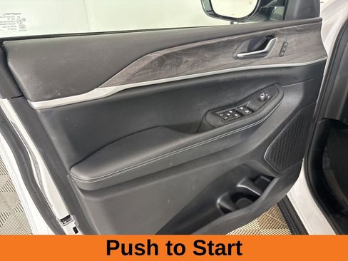 Used 2023 Jeep Grand Cherokee Limited w/ Black Appearance Package image 9