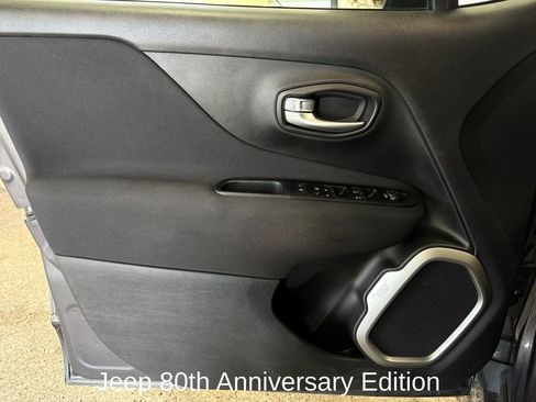 Used 2021 Jeep Renegade Latitude AWD/4WD image 10