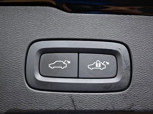 Used 2025 Volvo V60 B5 Cross Country Plus AWD/4WD image 17