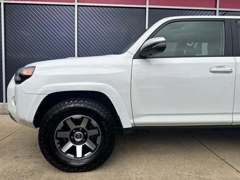 Used 2020 Toyota 4Runner TRD Off-Road Premium w/ Moonroof Package AWD/4WD image 16