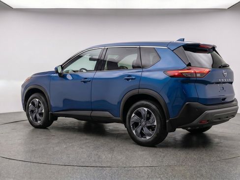 Used 2025 Nissan Rogue SV FWD image 6