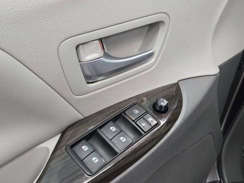 Used 2019 Toyota Sienna XLE Premium image 23