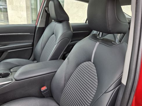 Used 2019 Toyota Camry SE image 10