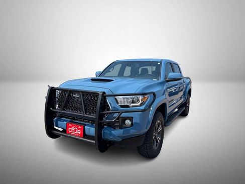 Used 2019 Toyota Tacoma TRD Sport AWD/4WD image 2