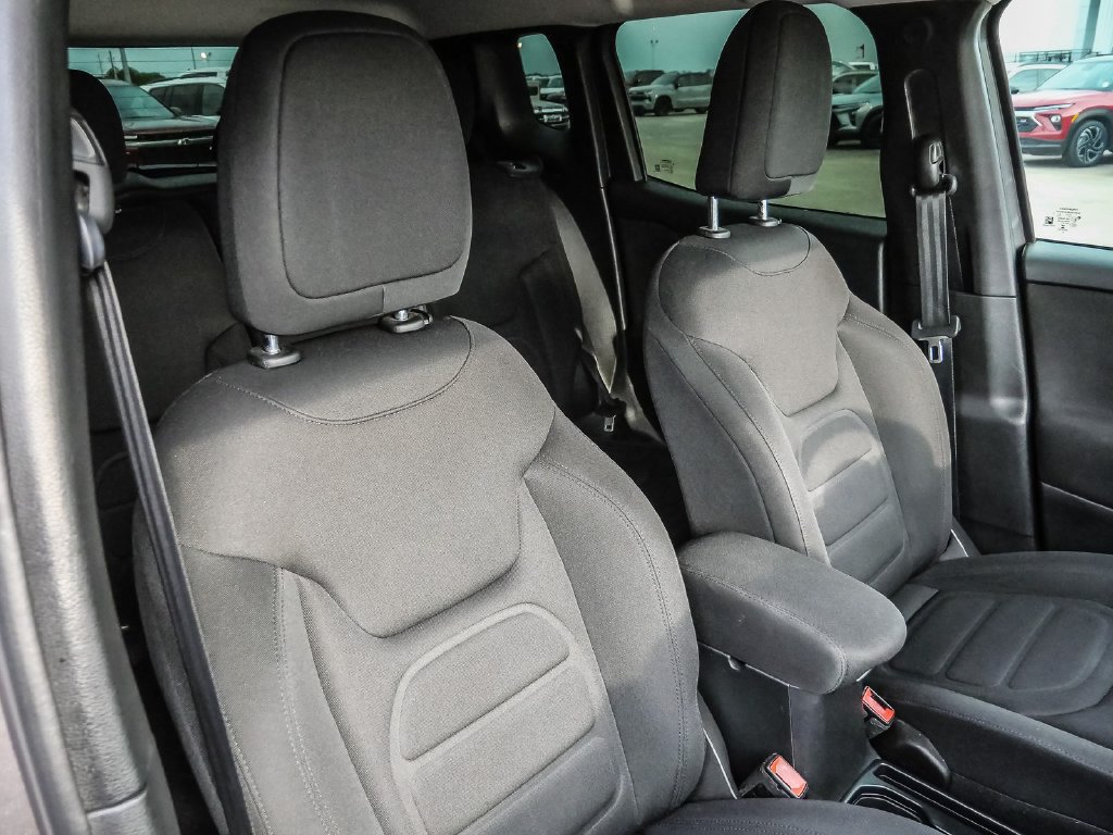 Used 2018 Jeep Renegade Latitude FWD image 15