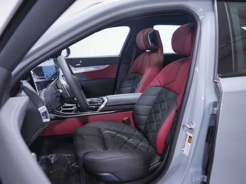 Used 2026 BMW 740i w/ Premium Package RWD image 6