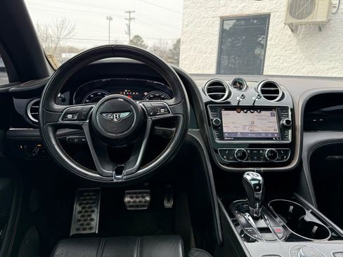Used 2017 Bentley Bentayga image 7
