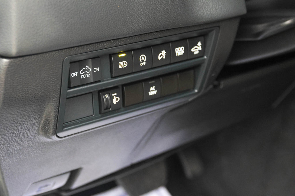 Used 2026 Toyota Tundra Limited w/ Power Package AWD/4WD image 14