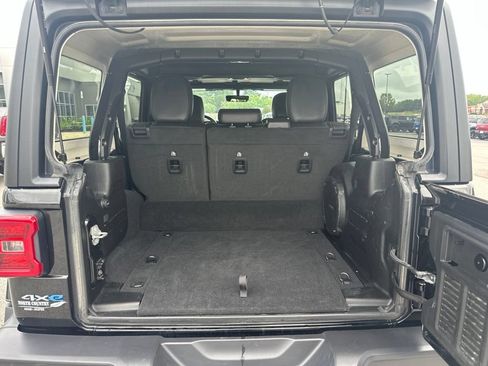 Used 2022 Jeep Wrangler Unlimited Sahara AWD/4WD image 8