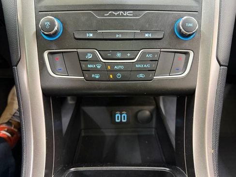 Used 2020 Ford Fusion SE FWD image 27