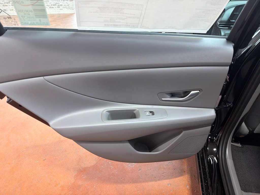 New 2026 Hyundai Elantra SE FWD image 18