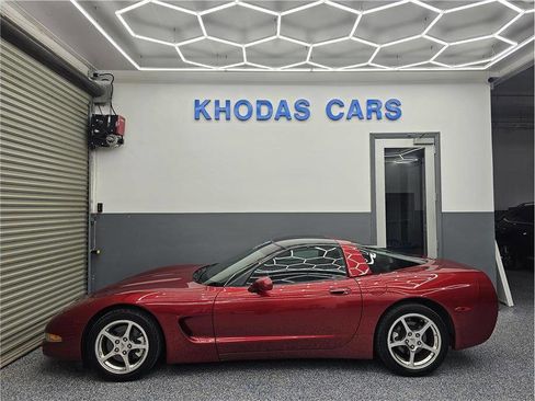 Used 2004 Chevrolet Corvette Coupe w/ Preferred Equipment Group image 1