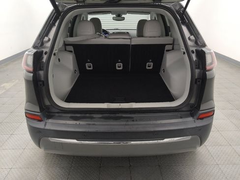 Used 2019 Jeep Cherokee Limited FWD image 29