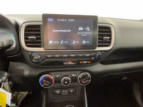Used 2025 Hyundai Venue SE FWD image 28