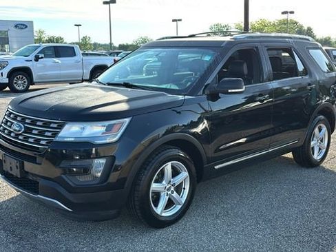Used 2016 Ford Explorer XLT w/ Equipment Group 202A AWD/4WD image 2