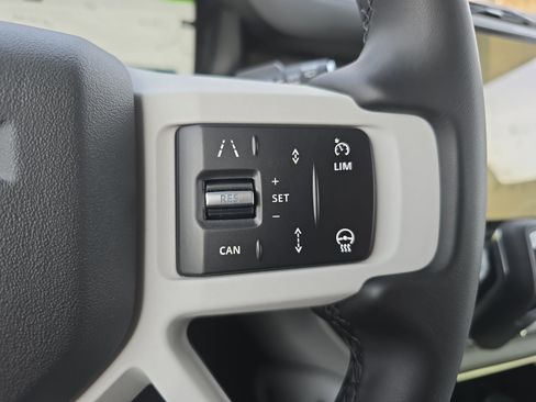 New 2026 Land Rover Defender 130 X-Dynamic SE image 18