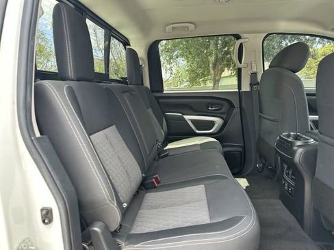 Used 2021 Nissan Titan SV w/ SV Convenience Package RWD image 19