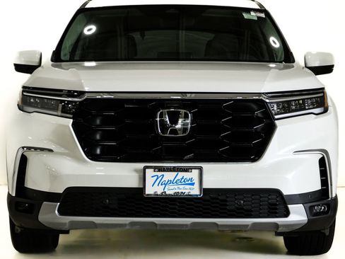 Used 2023 Honda Pilot Touring image 2