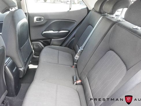 Used 2024 Hyundai Venue SE FWD image 28