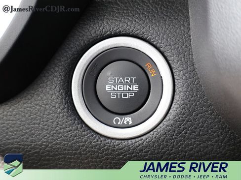 Used 2025 RAM 1500 Big Horn AWD/4WD image 31