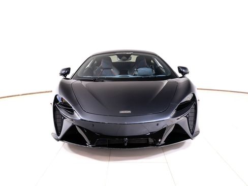 Used 2025 McLaren Artura RWD image 8