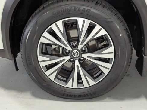 Used 2021 Nissan Rogue SV w/ Premium Package AWD/4WD image 3