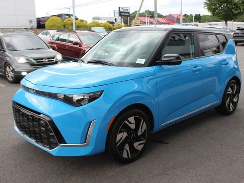 Used 2023 Kia Soul GT-Line FWD image 2