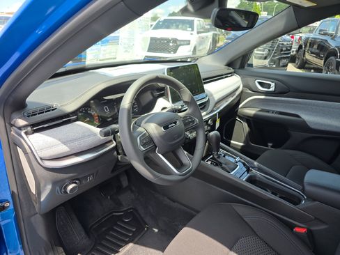 New 2025 Jeep Compass Sport image 13