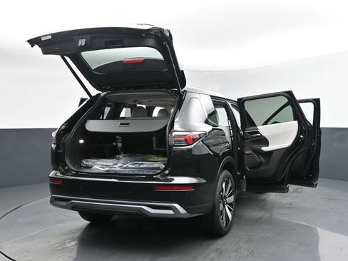 New 2026 Mitsubishi Outlander LE image 28