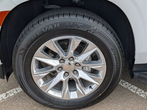 Used 2023 Chevrolet Suburban Premier image 33