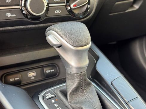 Certified 2025 Kia Soul LX FWD image 21