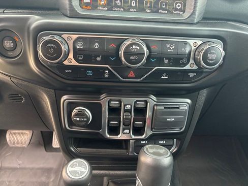 Used 2023 Jeep Wrangler Unlimited Sahara w/ Cold Weather Group AWD/4WD image 21