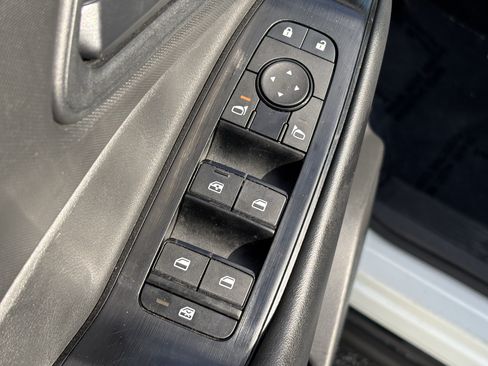 Used 2024 Nissan Rogue S FWD image 16