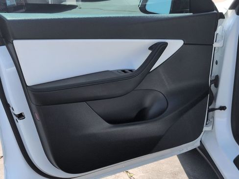 Used 2022 Tesla Model Y Performance image 23