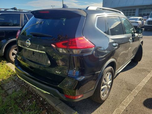 Used 2017 Nissan Rogue SV FWD image 3
