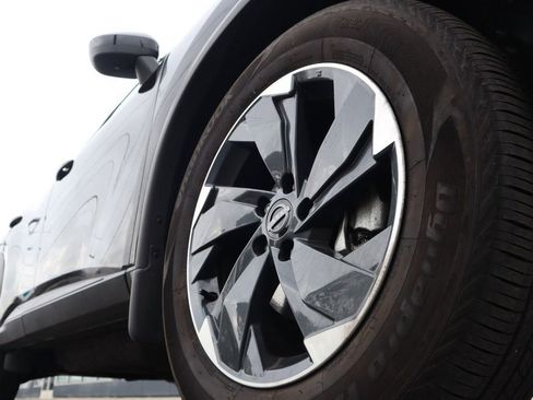 Certified 2025 Nissan Rogue SV image 10